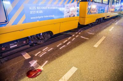 Stuttgart Bad Cannstatt: PKW kollidiert mit Stadtbahn